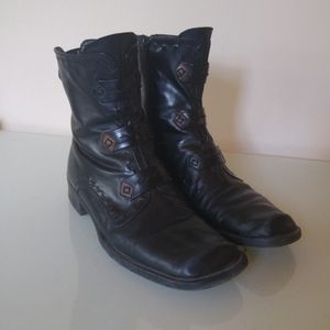 Pre-loved black ankle boots